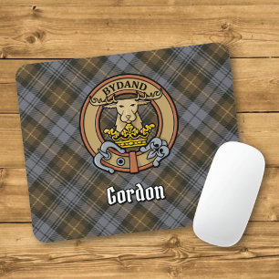 Clan Gordon Wappen auf verwittertem Tartan Mousepad