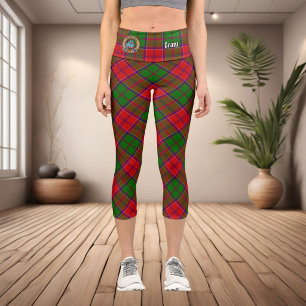 Clan Grant-Wappen über Tartan Capri Leggings