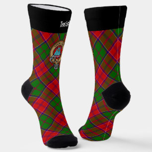 Clan Grant-Wappen über Tartan Socken