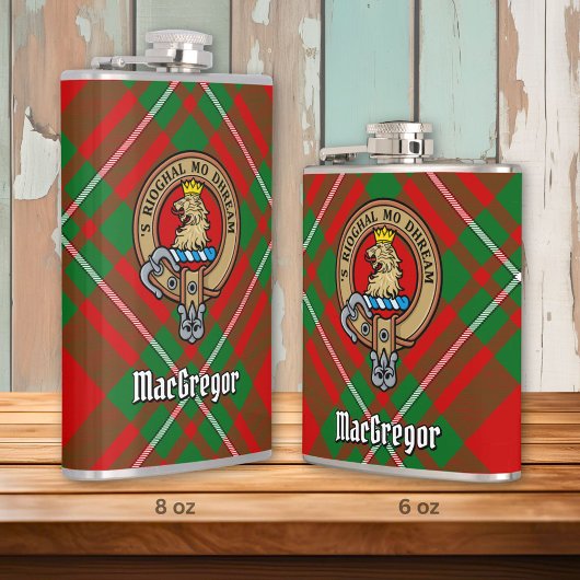 Clan Gregor Wappen über Tartan Flachmann