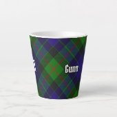 Clan Gunn Tartan Latte Tasse (Vorderseite)