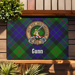 Clan Gunn Wappen über Tartan Fußmatte