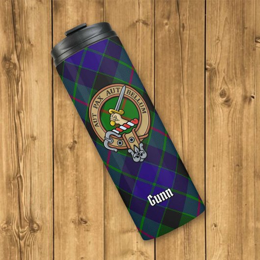 Clan Gunn Wappen über Tartan Thermosbecher