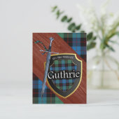 Clan Guthrie Tartan Sword & Shield Postkarte (Stehend Vorderseite)