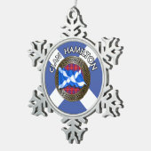 Clan Hamilton Tartan Knot & Flag Schneeflocken Zinn-Ornament (Rechts)