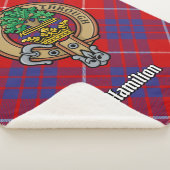 Clan Hamilton Wappen über Red Tartan Sherpadecke (3/4)