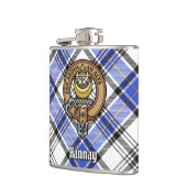 Clan Hannay Wappen über Tartan Flachmann (Links)