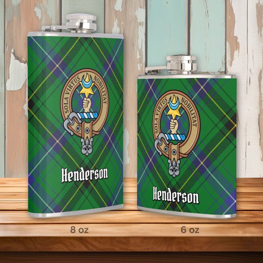 Clan Henderson Wappen über Tartan Flachmann