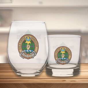 Clan Henderson Wappen über Tartan Whiskyglas