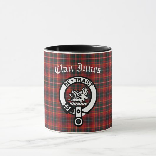 Clan Innes Wappen Abzeichen und Tartan Tasse (Zentrum)
