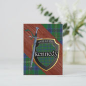 Clan Kennedy Tartan Sword & Shield Postkarte (Stehend Vorderseite)