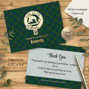 Clan Kennedy-Wappen über Tartan Folie Einladungspostkarte