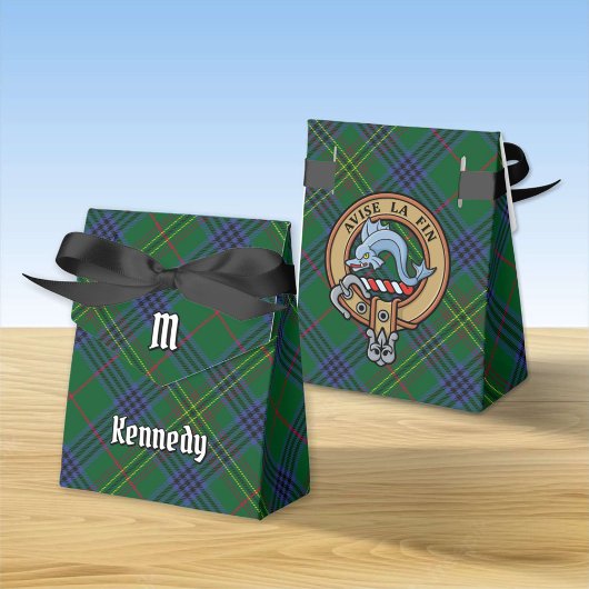 Clan Kennedy Wappen über Tartan Geschenkschachtel