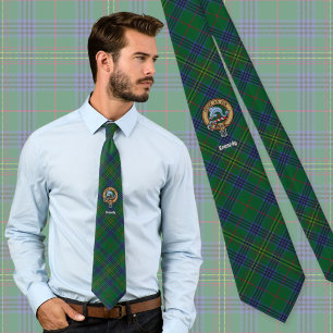 Clan Kennedy Wappen über Tartan Krawatte