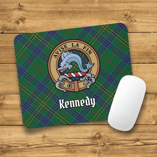 Clan Kennedy Wappen über Tartan Mousepad