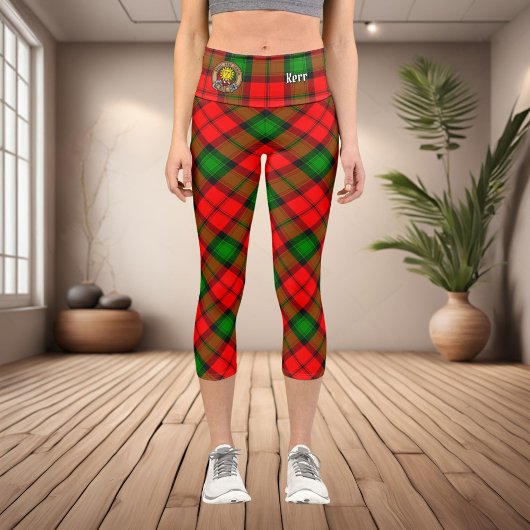 Clan Kerr Wappen über Tartan Capri Leggings
