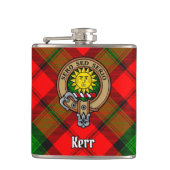Clan Kerr Wappen über Tartan Flachmann (Vorderseite)