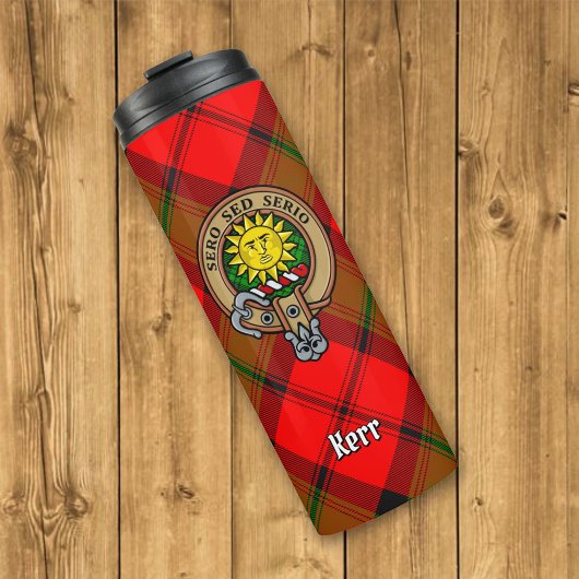 Clan Kerr Wappen über Tartan Thermosbecher