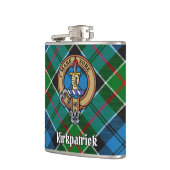 Clan Kirkpatrick Wappen über Tartan Flachmann (Links)