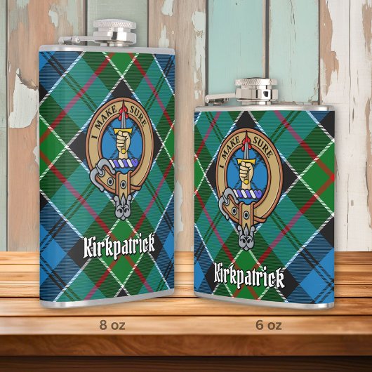 Clan Kirkpatrick Wappen über Tartan Flachmann