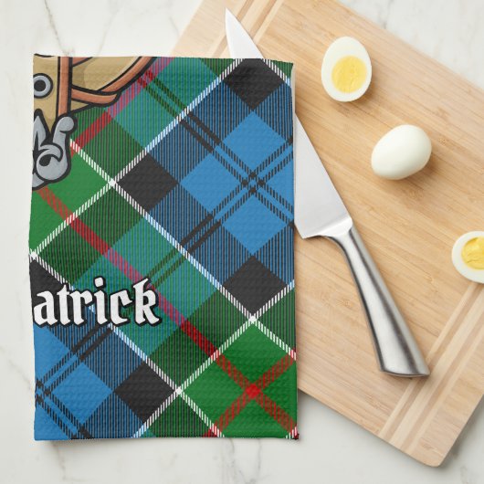 Clan Kirkpatrick Wappen über Tartan Geschirrtuch (Viertel Falte)