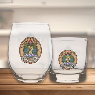 Clan Kirkpatrick Wappen über Tartan Whiskyglas