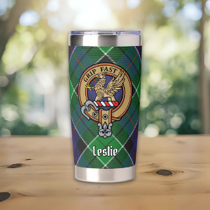 Clan Leslie-Wappen über Hunting Tartan Thermobecher