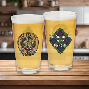 Clan Leslie Wappen über Jagd Tartan Glas