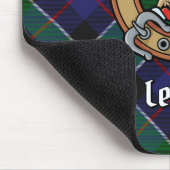 Clan Leslie Wappen über Jagd Tartan Mousepad (Ecke)