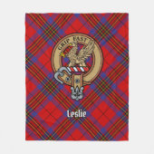 Clan Leslie Wappen über Red Tartan Fleecedecke (Vorderseite)