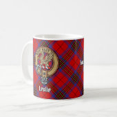 Clan Leslie Wappen über Red Tartan Kaffeetasse (Vorderseite Links)