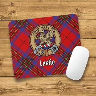 Clan Leslie Wappen über Red Tartan Mousepad