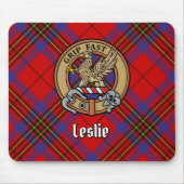 Clan Leslie Wappen über Red Tartan Mousepad (Vorne)