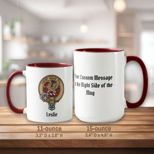 Clan Leslie Wappen über Red Tartan Tasse
