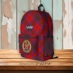 Clan Leslie-Wappen über rotem Tartan Bedruckter Rucksack