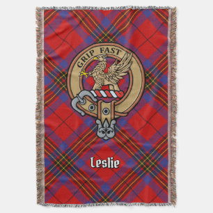 Clan Leslie-Wappen über rotem Tartan Decke