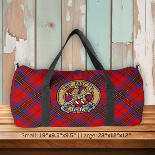 Clan Leslie-Wappen über rotem Tartan Duffle Bag