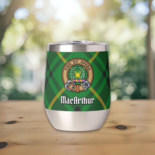 Clan MacArthur Wappen über Tartan