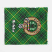 Clan MacArthur Wappen über Tartan Fleecedecke (Vorderseite (Horizontal))