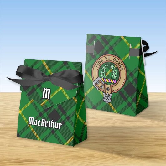 Clan MacArthur Wappen über Tartan Geschenkschachtel
