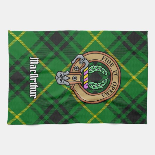 Clan MacArthur Wappen über Tartan Geschirrtuch (Horizontal)