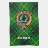 Clan MacArthur Wappen über Tartan Geschirrtuch (Vertikal)