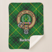 Clan MacArthur Wappen über Tartan Sherpadecke (Vorderseite)
