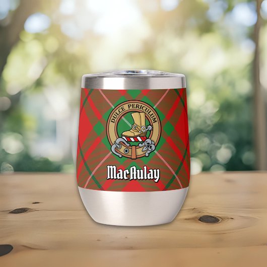 Clan MacAulay Wappen über Tartan
