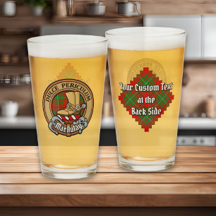 Clan MacAulay Wappen über Tartan Glas