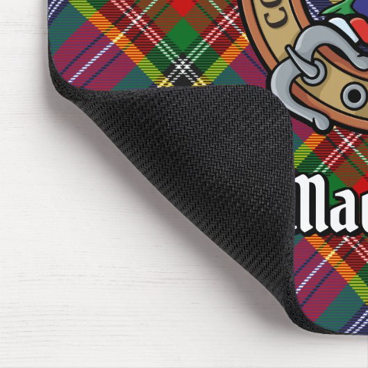 Clan MacBeth Wappen über Tartan Mousepad (Ecke)