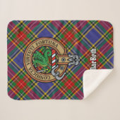 Clan MacBeth Wappen über Tartan Sherpadecke (Vorderseite (Horizontal))