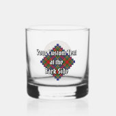 Clan MacBeth Wappen über Tartan Whiskyglas (Rückseite)