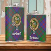 Clan MacDonald Wappen über Tartan Flachmann