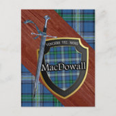 Clan MacDowall Tartan Sword & Shield Postkarte (Vorderseite)